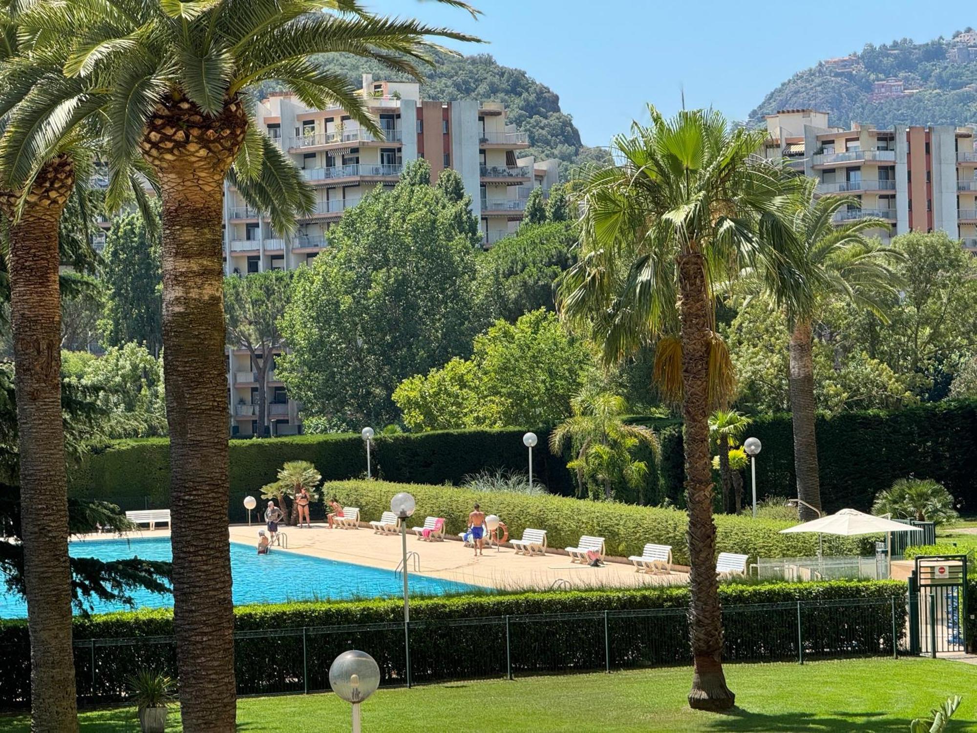 My Resid Appart Cannes Marina Vue Piscine Apartment Манделю-ла-Напул Екстериор снимка