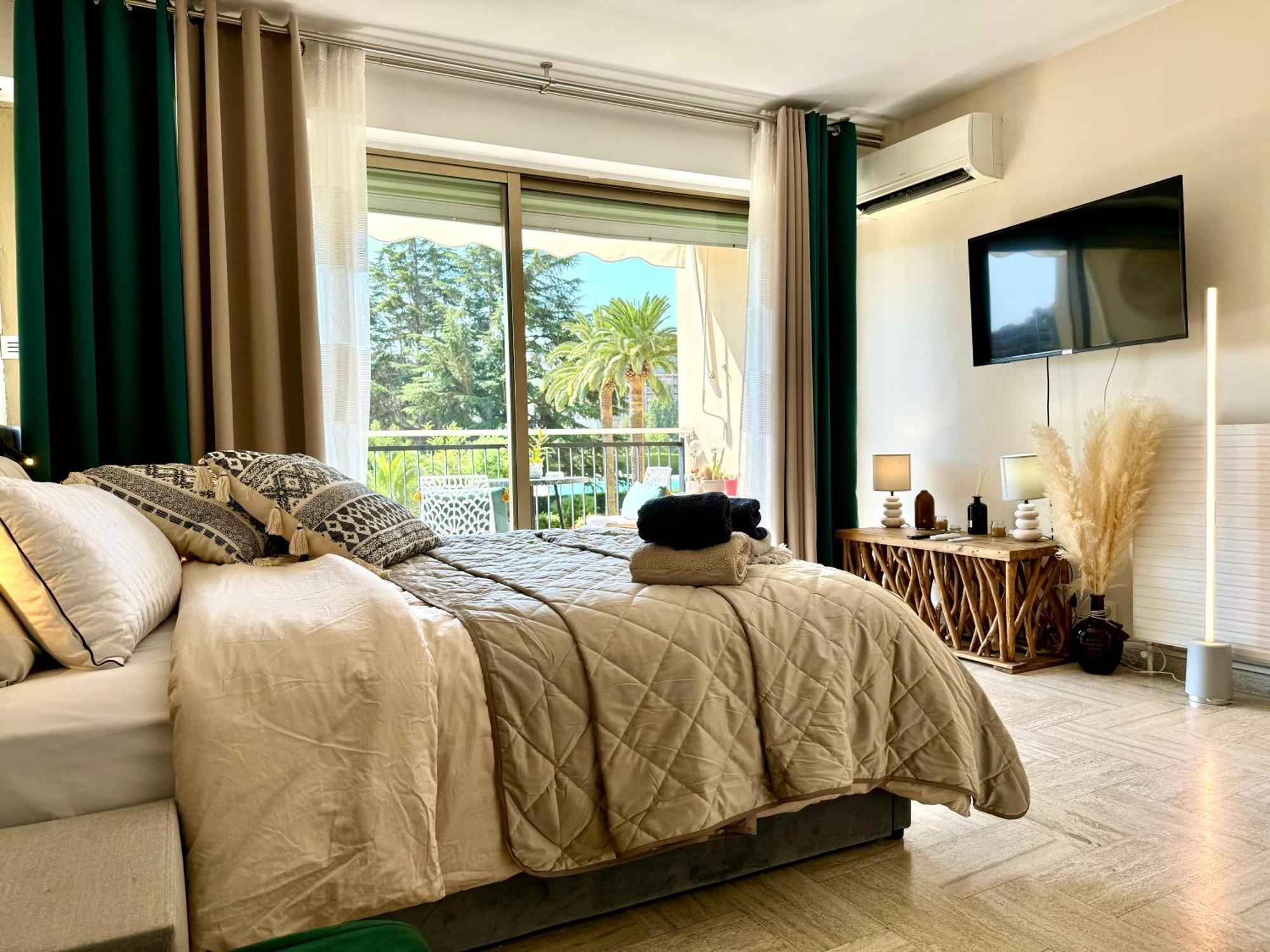 My Resid Appart Cannes Marina Vue Piscine Манделю-ла-Напул Екстериор снимка